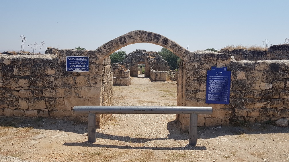 חורבת ירדה ועין ירדה - נחל מחניים