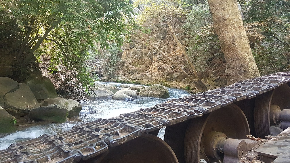 הטנק הסורי ההפוך בבניאס