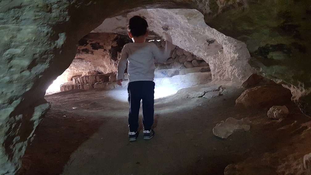 חרבת בורגין פארק עדולם – צרפת – טיול מערות חוויתי