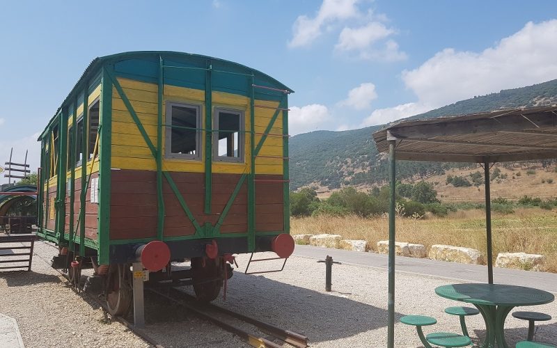 מעיין אלרואי ותחנת רכבת העמק המשוחזרת – שכשוך לצד היסטוריה