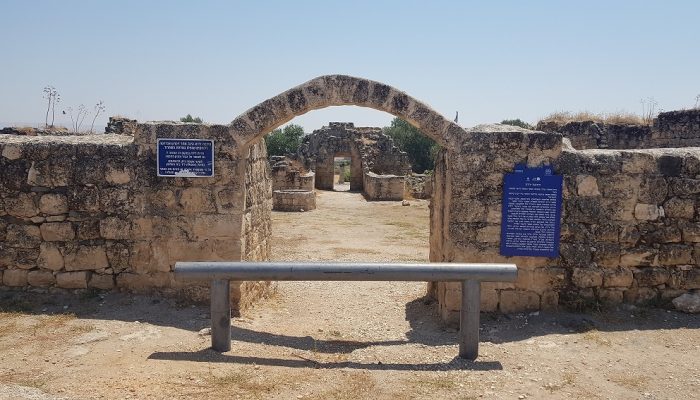 חורבת ירדה ועין ירדה - נחל מחניים