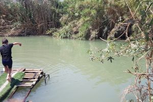 עין נזם מעיין בלב השדות