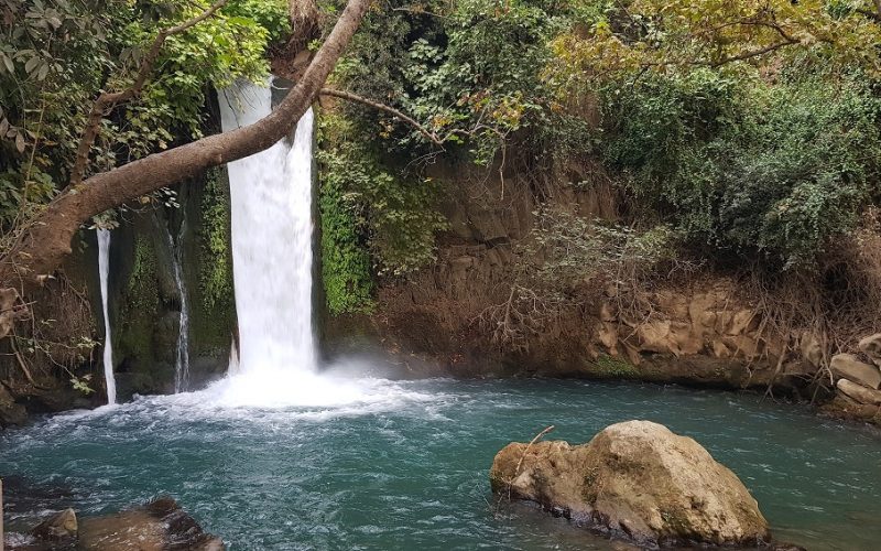 השביל התלוי ומפל הבניאס נחל חרמון