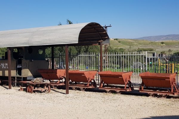 חצר גשר הישנה – נהריים בגשר - אתר מורשת