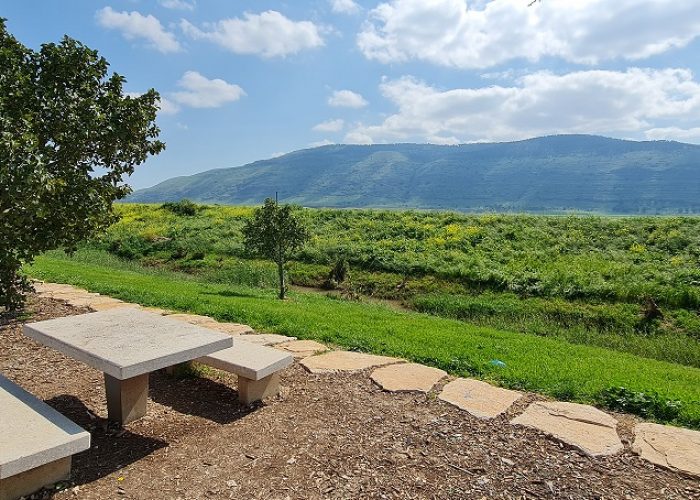 חניון מול הגלבוע – נקודה עצירה בשביל נחל חרוד